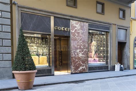 gucci store florence italy.